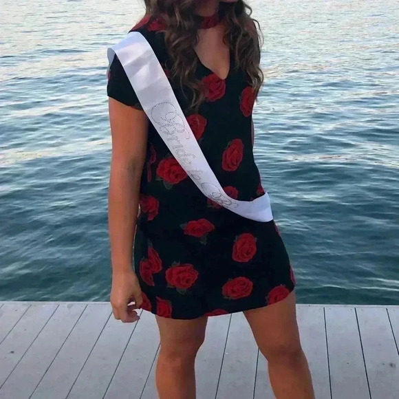 SANCTUARY BLACK AND RED ROSE DRESS KEYHOLE FRONT SIZE XS - Picture 2 of 6